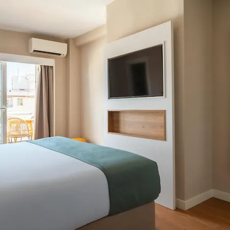 Limehome Calle Major Otel 3*